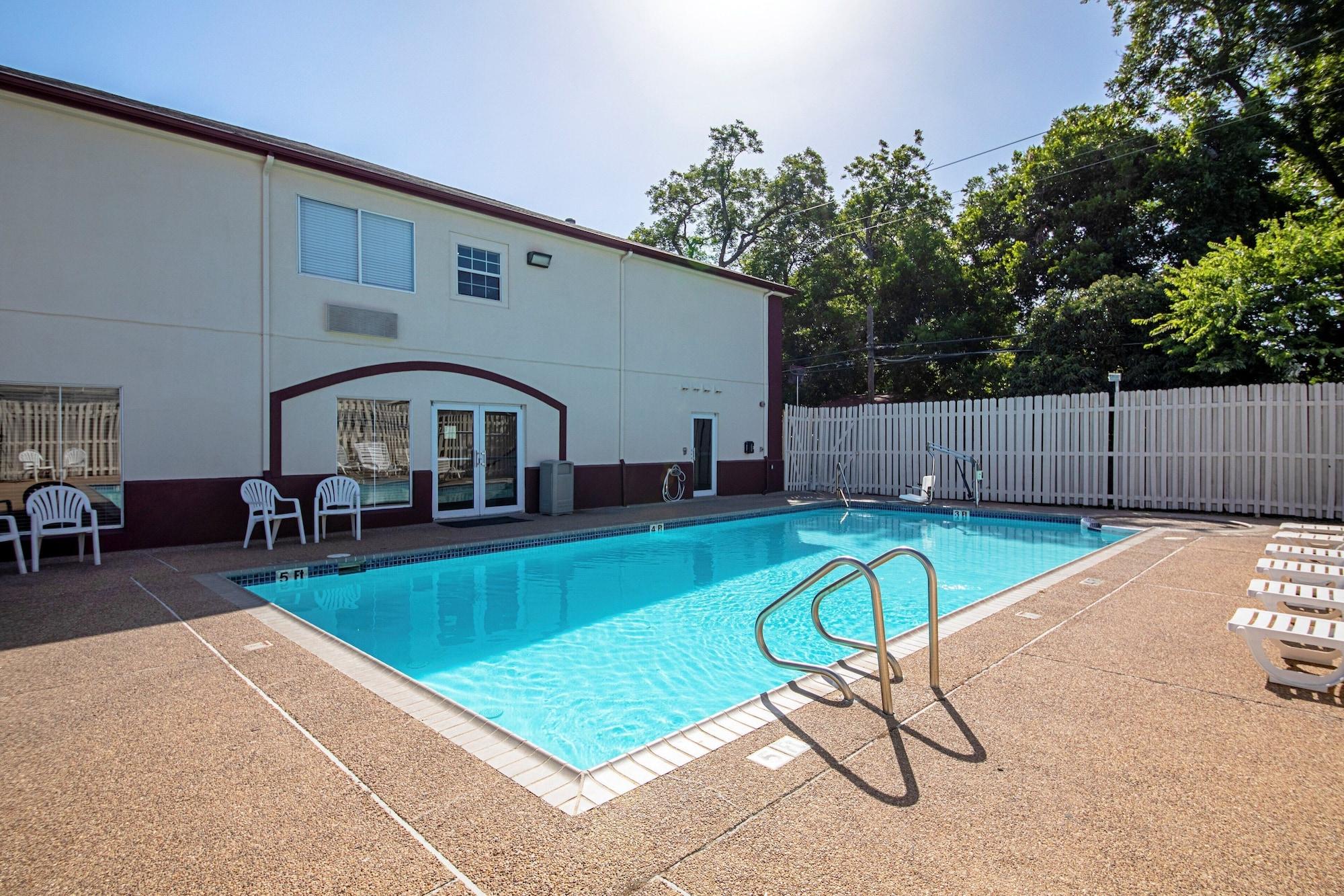 Red Roof Inn San Marcos - photo 19