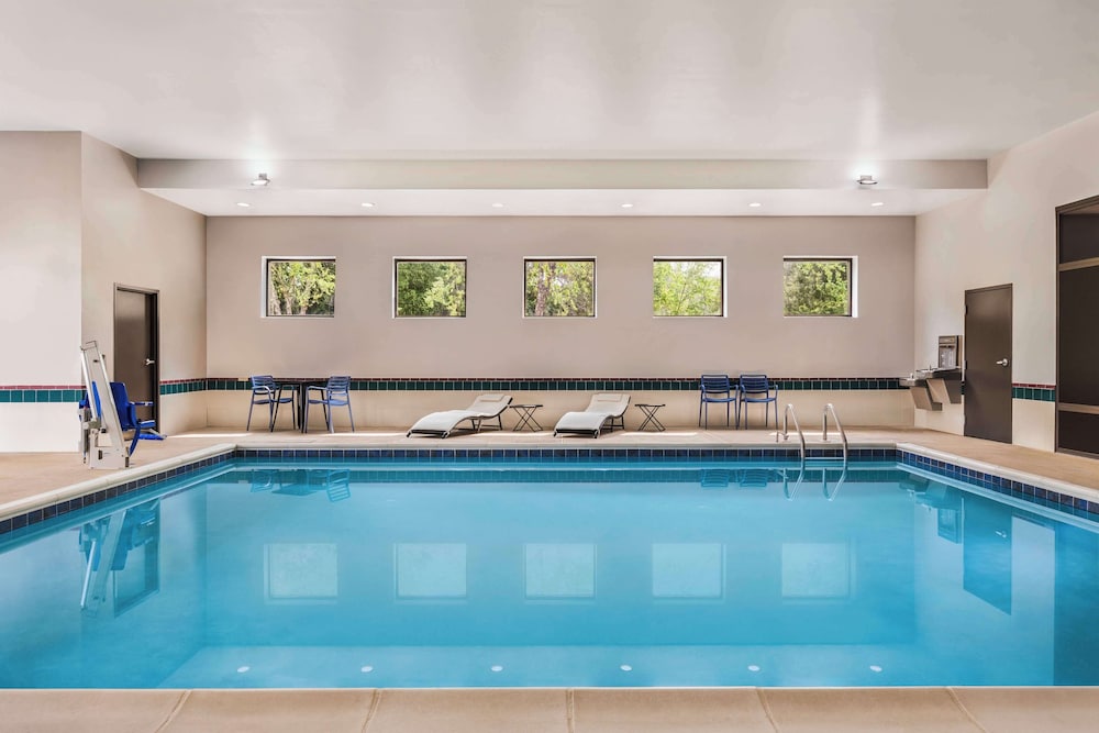 Hampton Inn Quakertown - photo 19