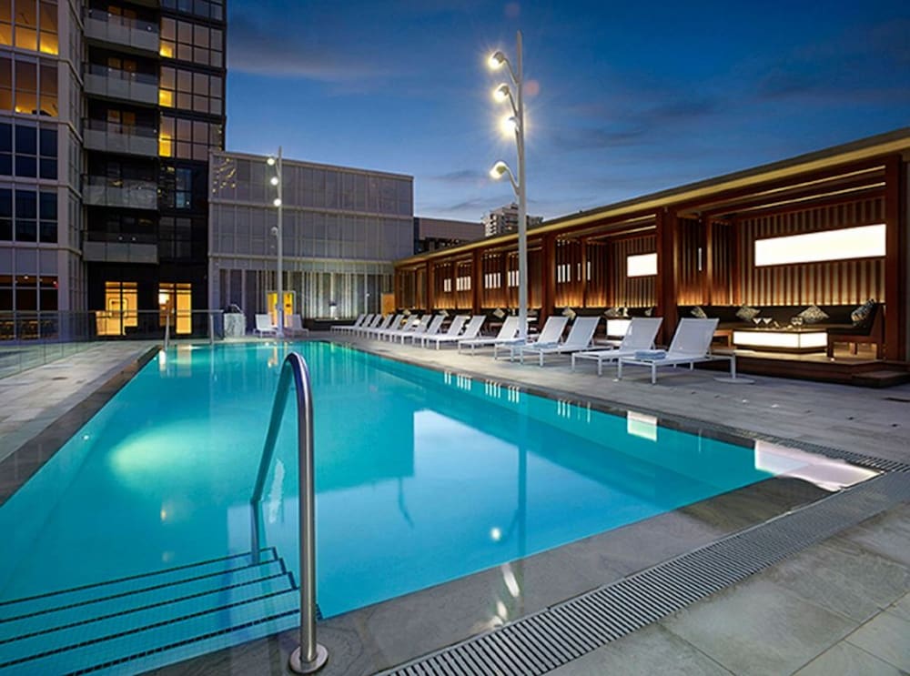 Pelicanstay in Downtown Toronto — 4-Star Luxury Hotel in Toronto, Canada