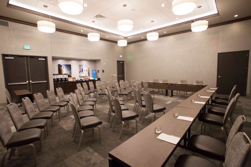 Hampton Inn & Suites Downtown St. Paul - photo 69