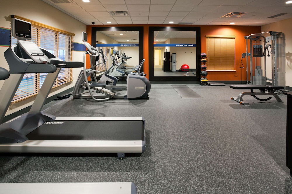 Hampton Inn & Suites Minot Airport - photo 22