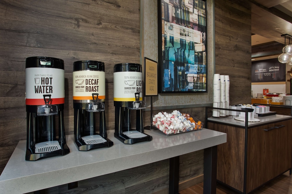 Hampton Inn & Suites Newark Airport Elizabeth - photo 45