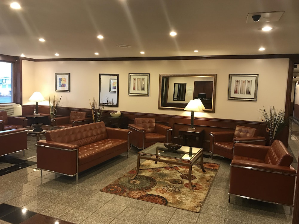 Ramada by Wyndham Albert Lea - photo 4