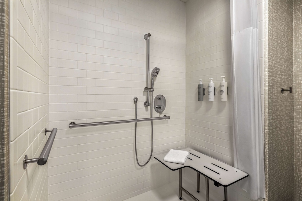 Hampton Inn & Suites San Mateo San Francisco Airport - photo 21