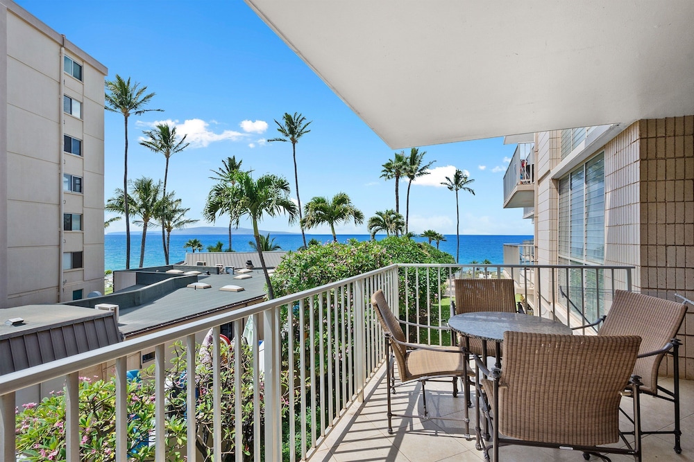 Kamaole Beach Royale 506 Stunning Ocean Views Spectacular Renovation AC in Kihei, United States