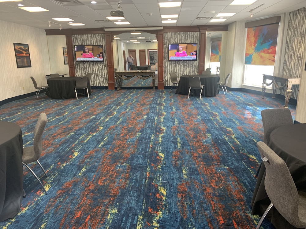 La Quinta Inn & Suites by Wyndham OKC North Quail Springs - photo 45