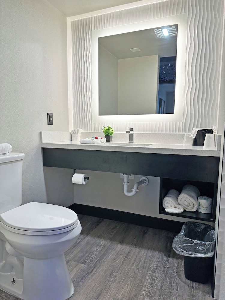 Imperial Suites Adults Only - photo 43