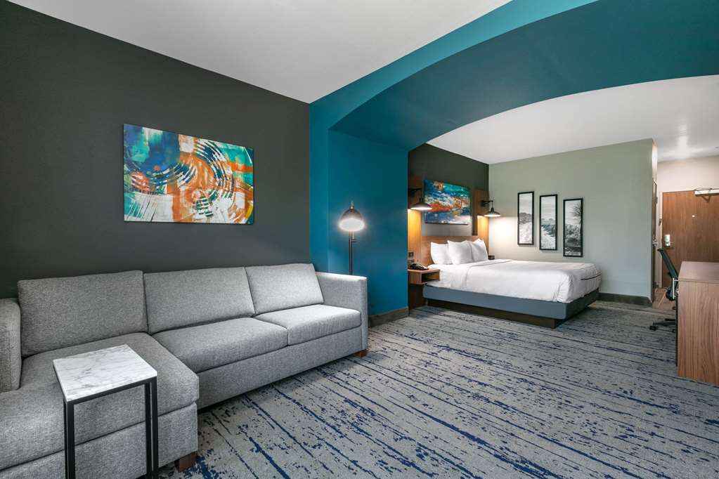 La Quinta Inn & Suites by Wyndham Jacksonville TX - photo 26