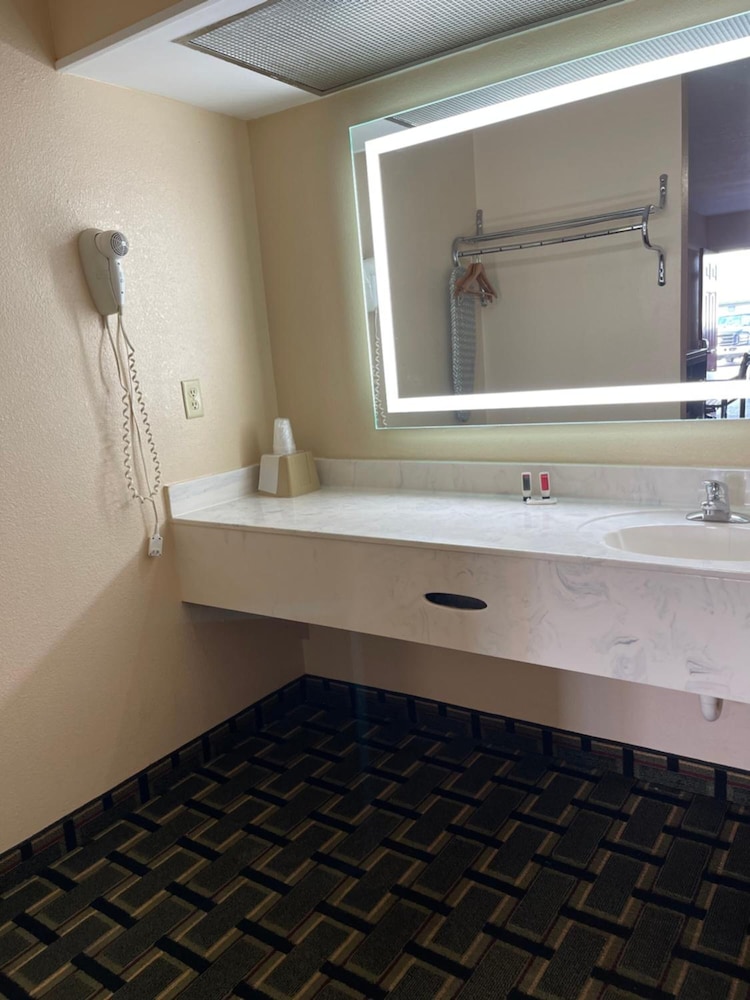 New Hampshire Inn - photo 13