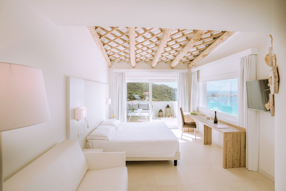 Moresco — 4-Star Luxury Hotel in Santa Teresa Gallura, Italy