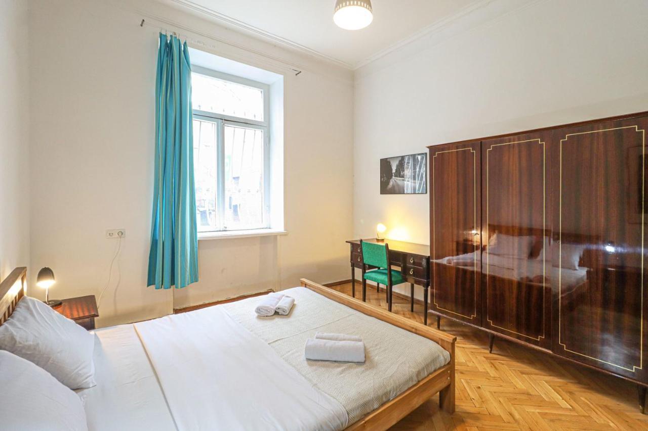 INOLA Sunny flat with balcony in central Tbilisi