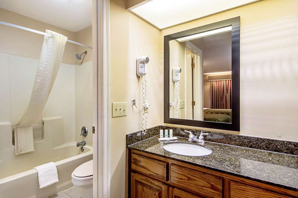 Quality Inn Thomaston - photo 16