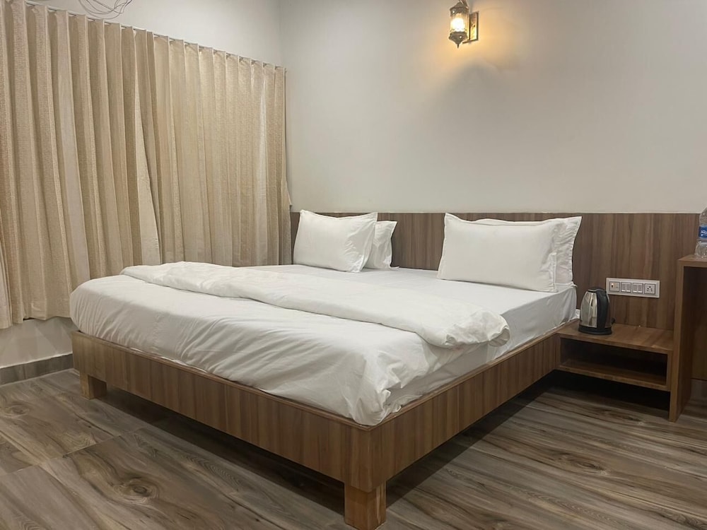 Gir Night Resort in Veraval, India