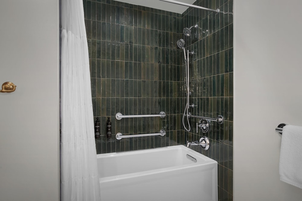 La Bellasera Hotel & Suites Paso Robles Tapestry by Hilton - photo 50