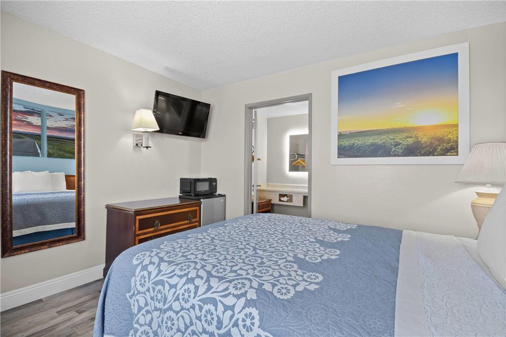 Days Inn by Wyndham Lost Hills - photo 21