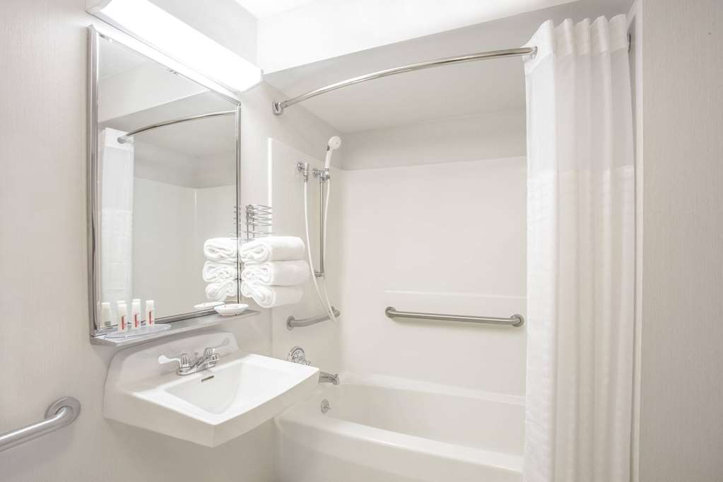Baymont by Wyndham Freeport - photo 10