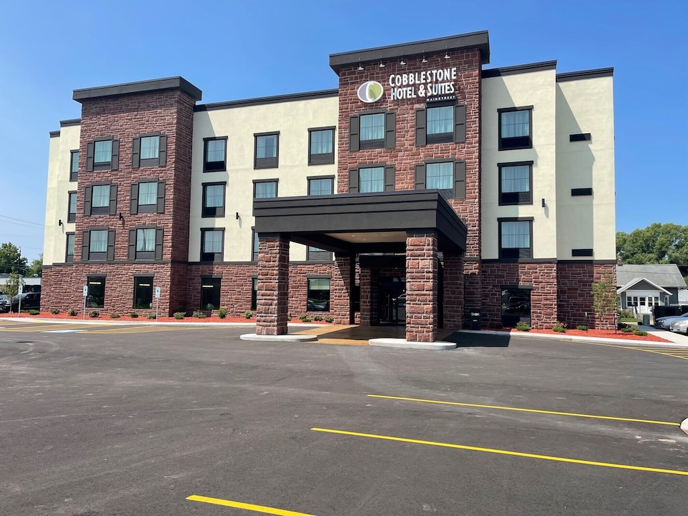 Cobblestone Hotel & Suites Little Chute - featured photo