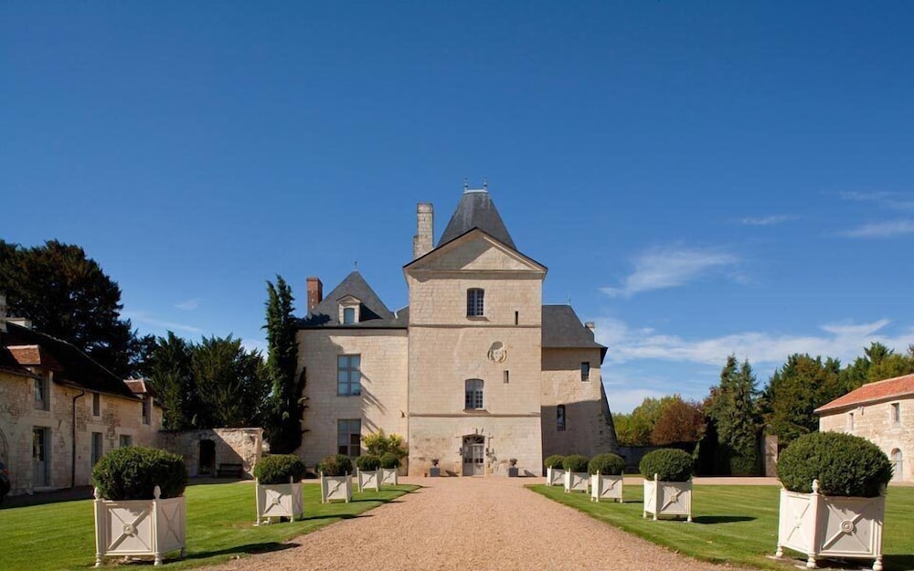 Chateau De Charge — 4-Star Luxury Hotel in Richelieu, France