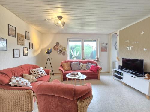Ferienhaus Lüttje Uttiet mit eingezäunten Garten — hotel in Berumbur