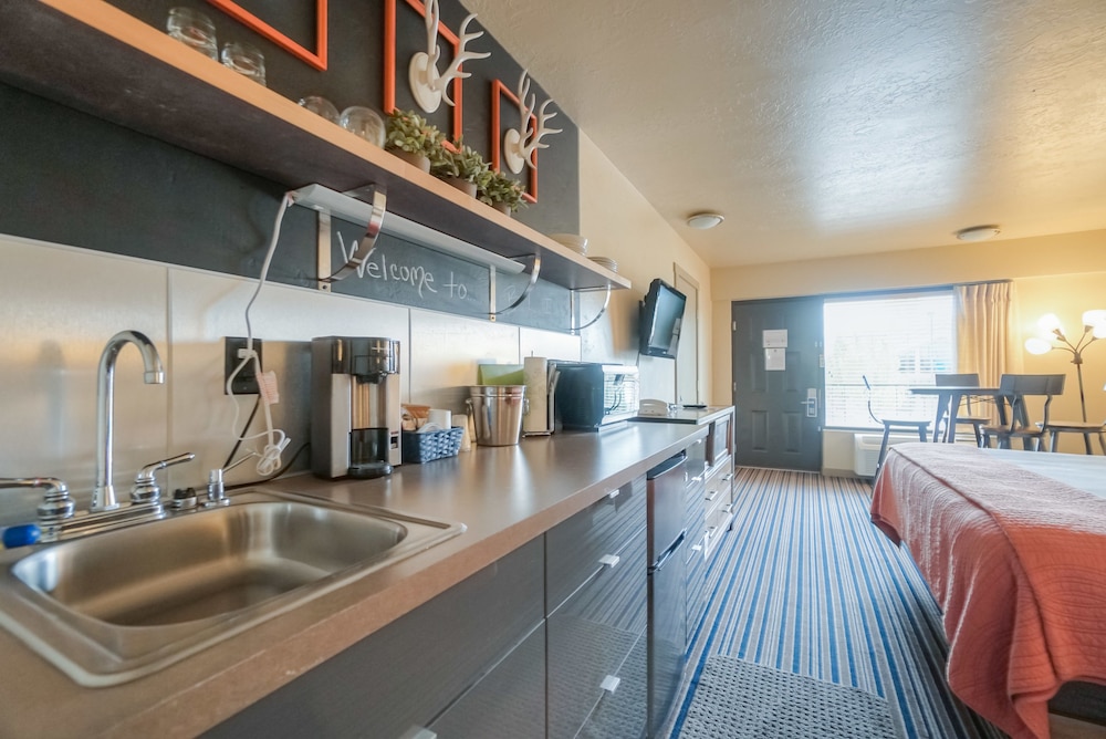 Blue Lakes Inn & Extended Stay - photo 19