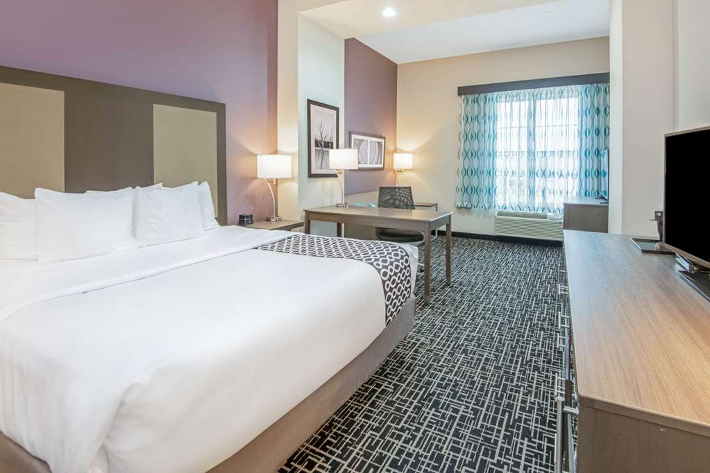 La Quinta Inn & Suites by Wyndham Weatherford OK - photo 11
