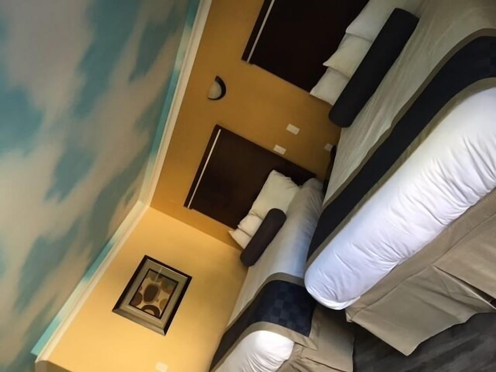 Hollywood Palms Inn and Suites - photo 19