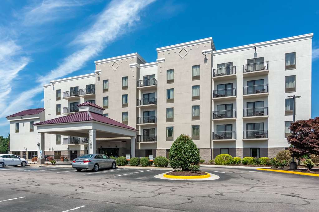 Comfort Suites South Park — Colonial Heights