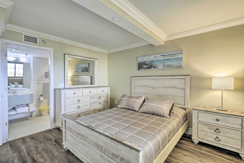 Waterfront Resort Condo with Private Beach and Pool - photo 10