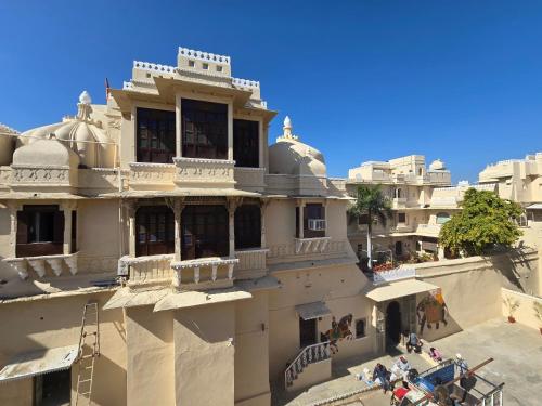 Royal Retreat at the 450 Year Old Bhindar palace bhindar Udaipur pet-friendly hotel Bhindar