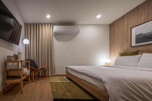 2 Bed 2 Bath Luxury 1 min walk to BTS Asok
