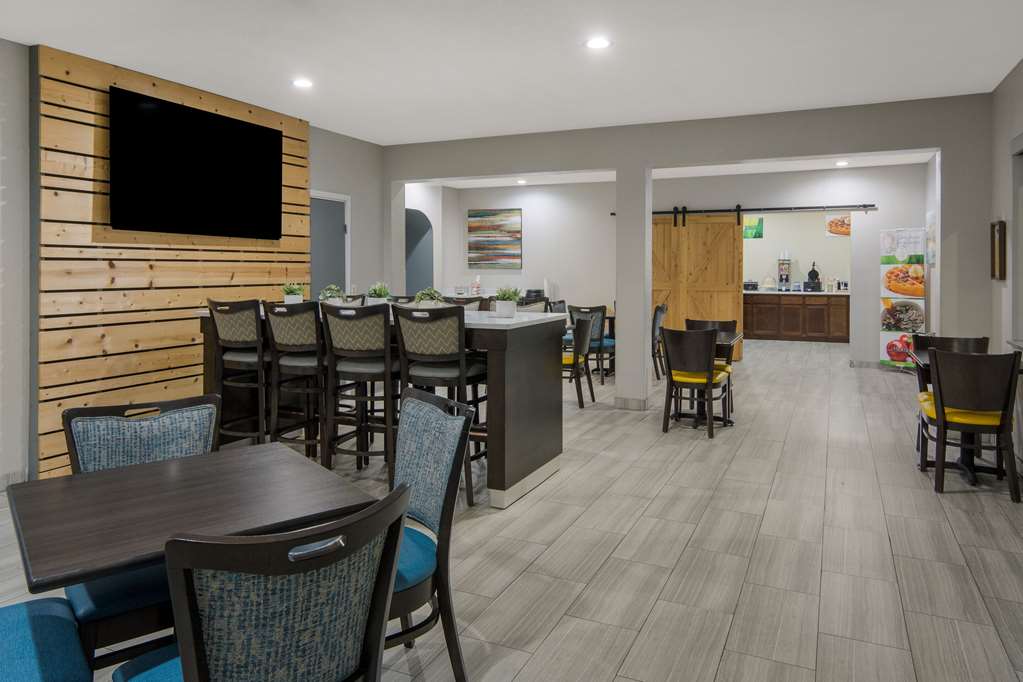 Quality Inn & Suites Roanoke Fort Worth North - photo 44