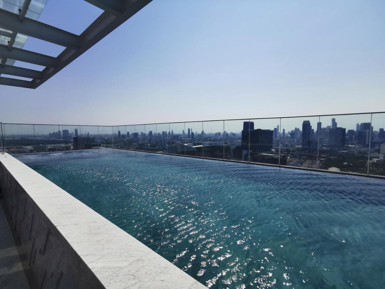 Mrt Queen 15m One Stop Direct To Bts Asok Borderless Swimming Pool