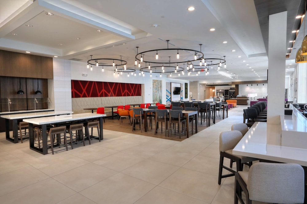Hilton Garden Inn Bel Air - photo 48
