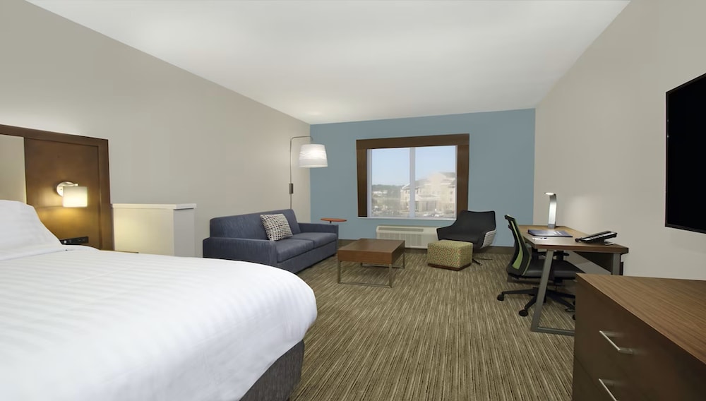 Holiday Inn Express & Suites Columbus North by IHG - photo 12