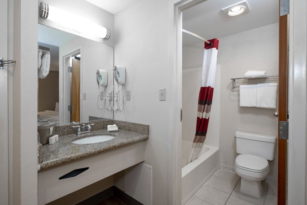 Red Roof Inn Clifton Park - photo 29