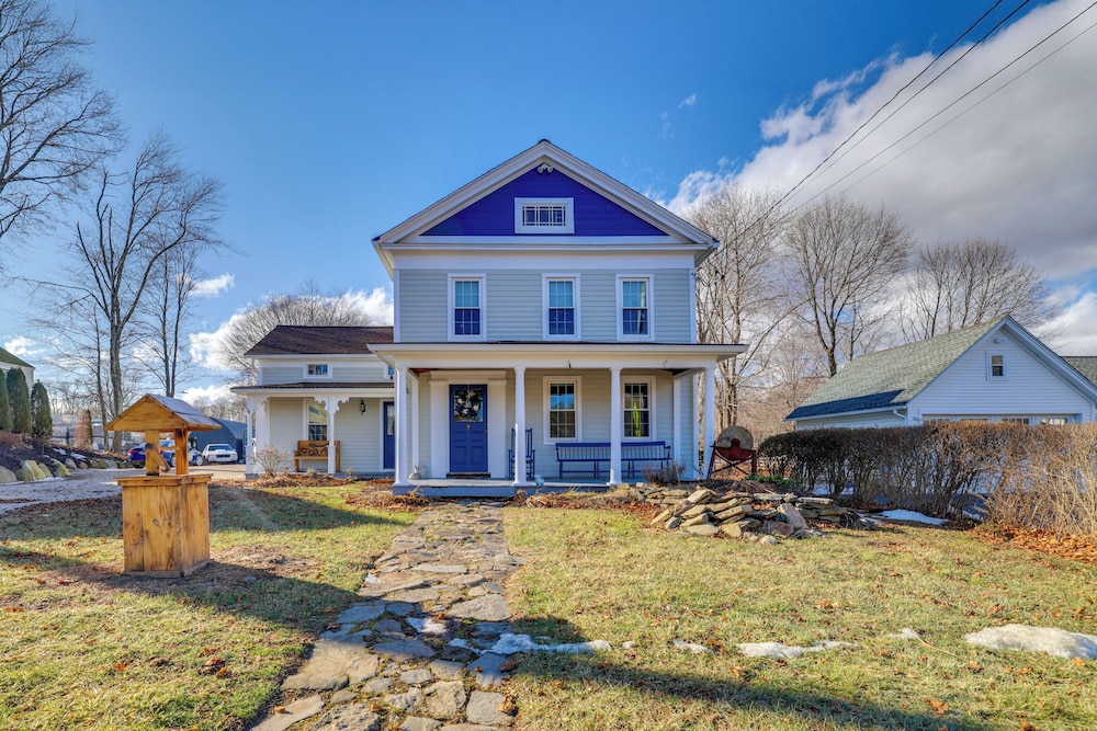 Walk to Memorial Park: Pet friendly Bethlehem Home — 4-Star Luxury Hotel in Bethlehem, United States
