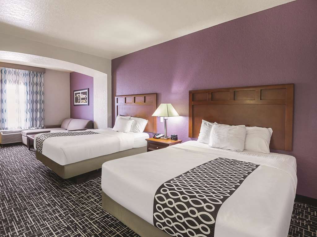 La Quinta Inn & Suites by Wyndham Bowling Green - photo 18