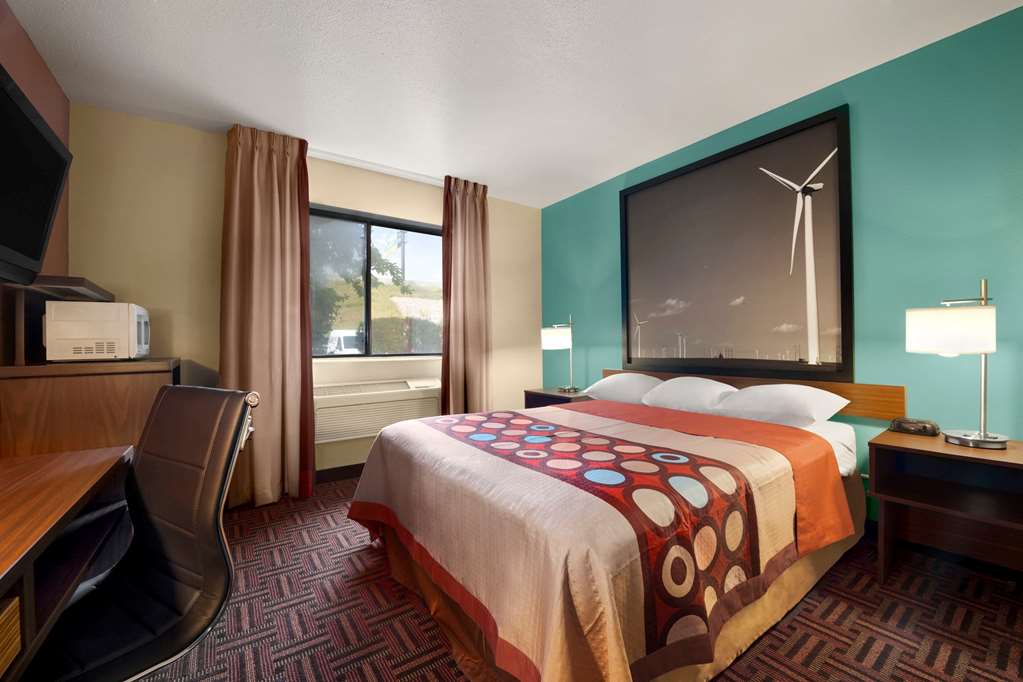 Super 8 by Wyndham Peoria East - photo 12