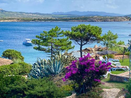 CASA MUGHETTO R5055 WiFi seafront private sea access swimming pool — 4-Star Luxury Hotel in La Maddalena, Italy