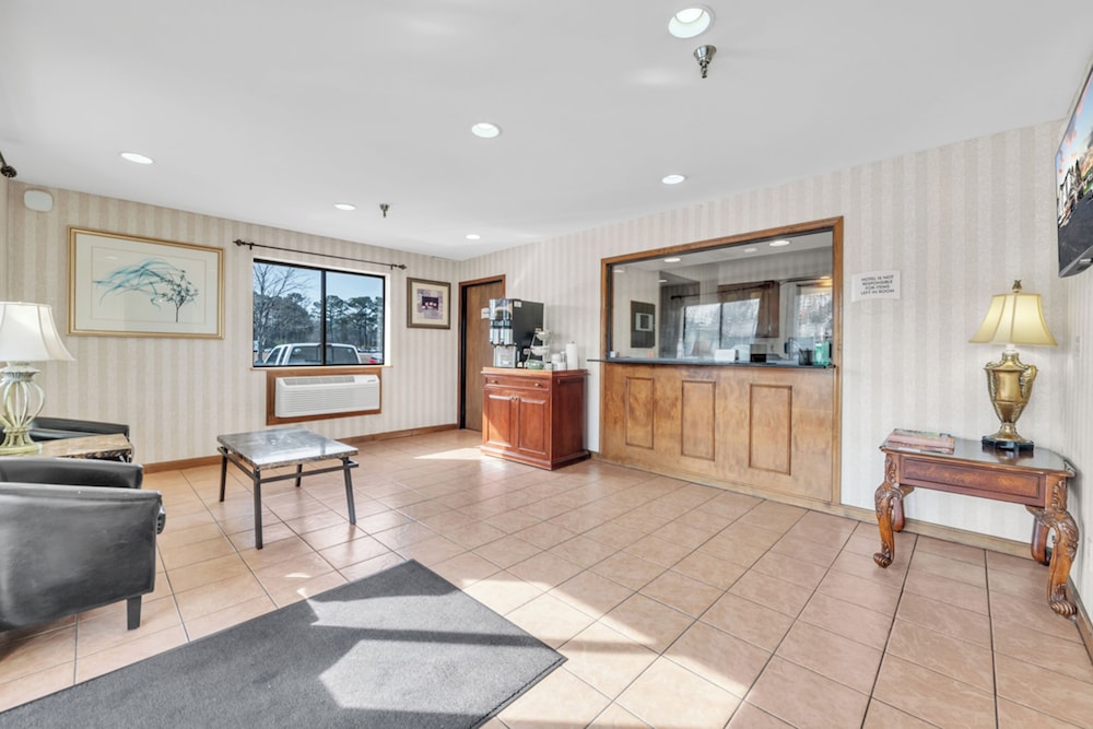 City Center Inn by OYO I 64 Newport News - photo 6