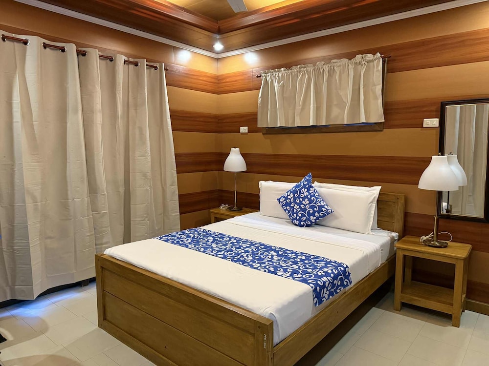 Ferellee Beachfront Inn in San Vicente, Philippines