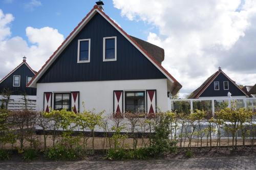 Villa Buiten 130 met Sauna — 4-Star Luxury Hotel in Callantsoog, Netherlands