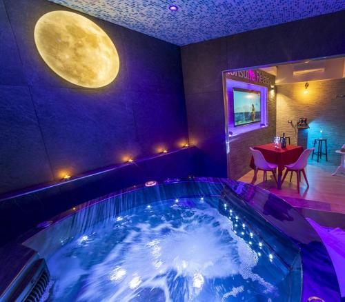 Monsuite Relais 3 Black Suite — 4-Star Luxury Hotel in Monserrato, Italy