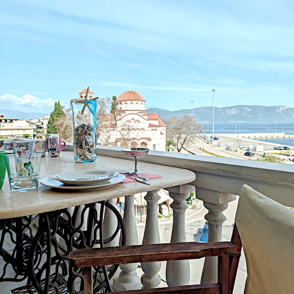 Gavalas Apartment in Agios Konstantinos — 4-Star Luxury Hotel in Kamena Vourla, Greece