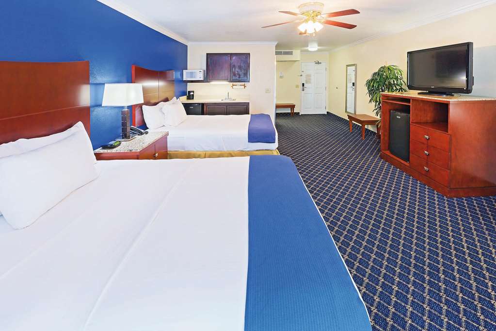 La Quinta Inn & Suites by Wyndham Dalhart - photo 25