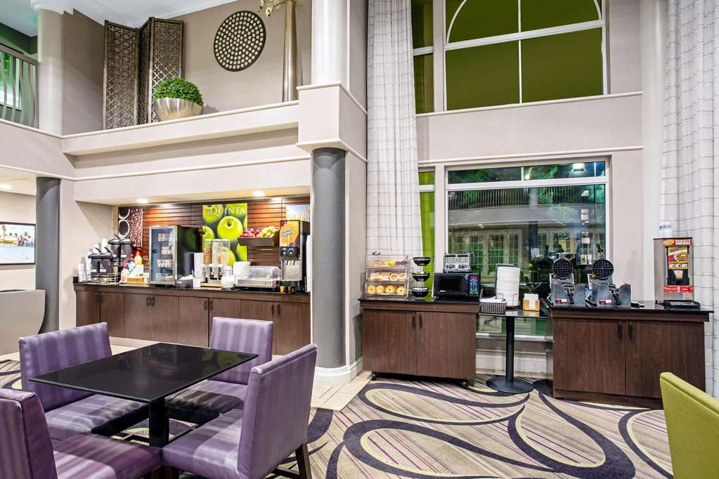 La Quinta Inn & Suites by Wyndham Tucson Airport - photo 27
