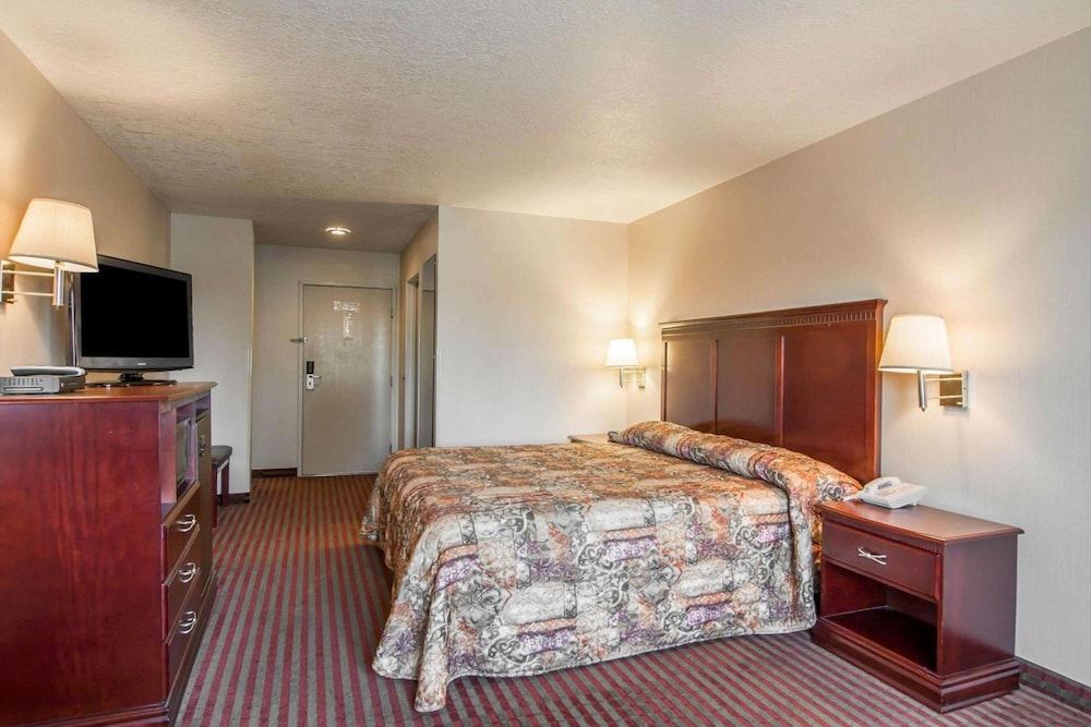 Bridgeway Inn & Suites Sublimity - photo 20