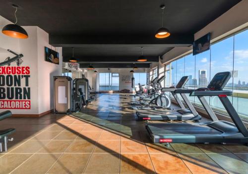El Mufasa Skynest Urban Luxury with Balcony Infinity Pool Gym & Sauna
