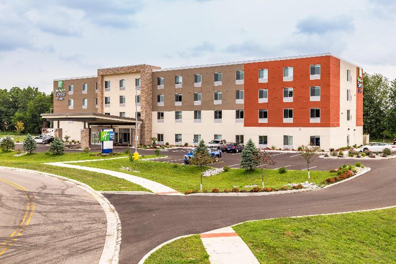 Holiday Inn Express & Suites Elkhart North by IHG - featured photo