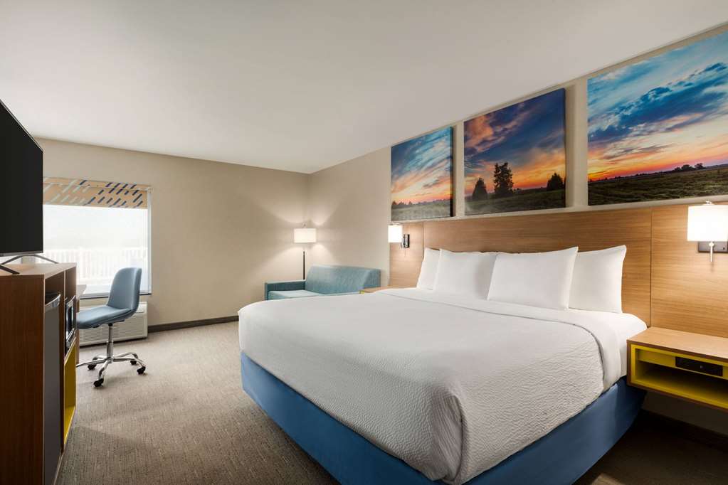Days Inn by Wyndham Hillsboro - photo 10